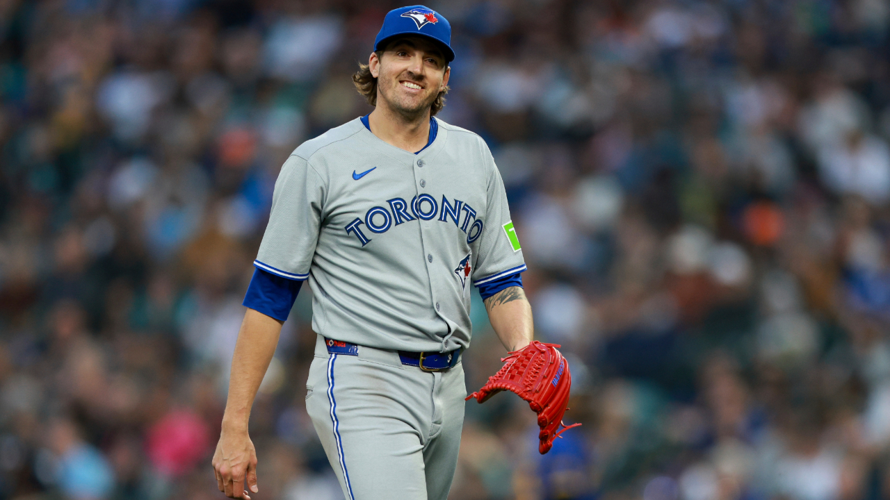 Blue Jays' Kevin Gausman ejected from dugout after 7th inning vs. Dodgers
