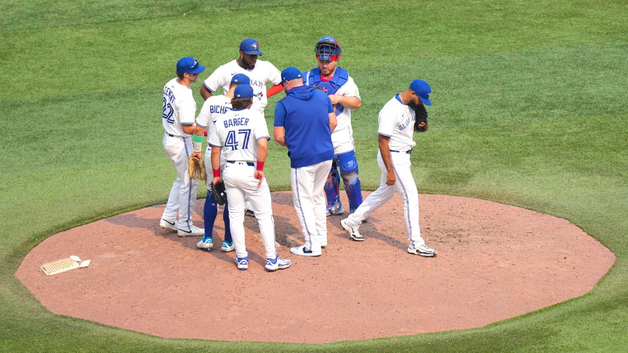 Blue Jays' new acquisitions falter in unsteady loss to Royals