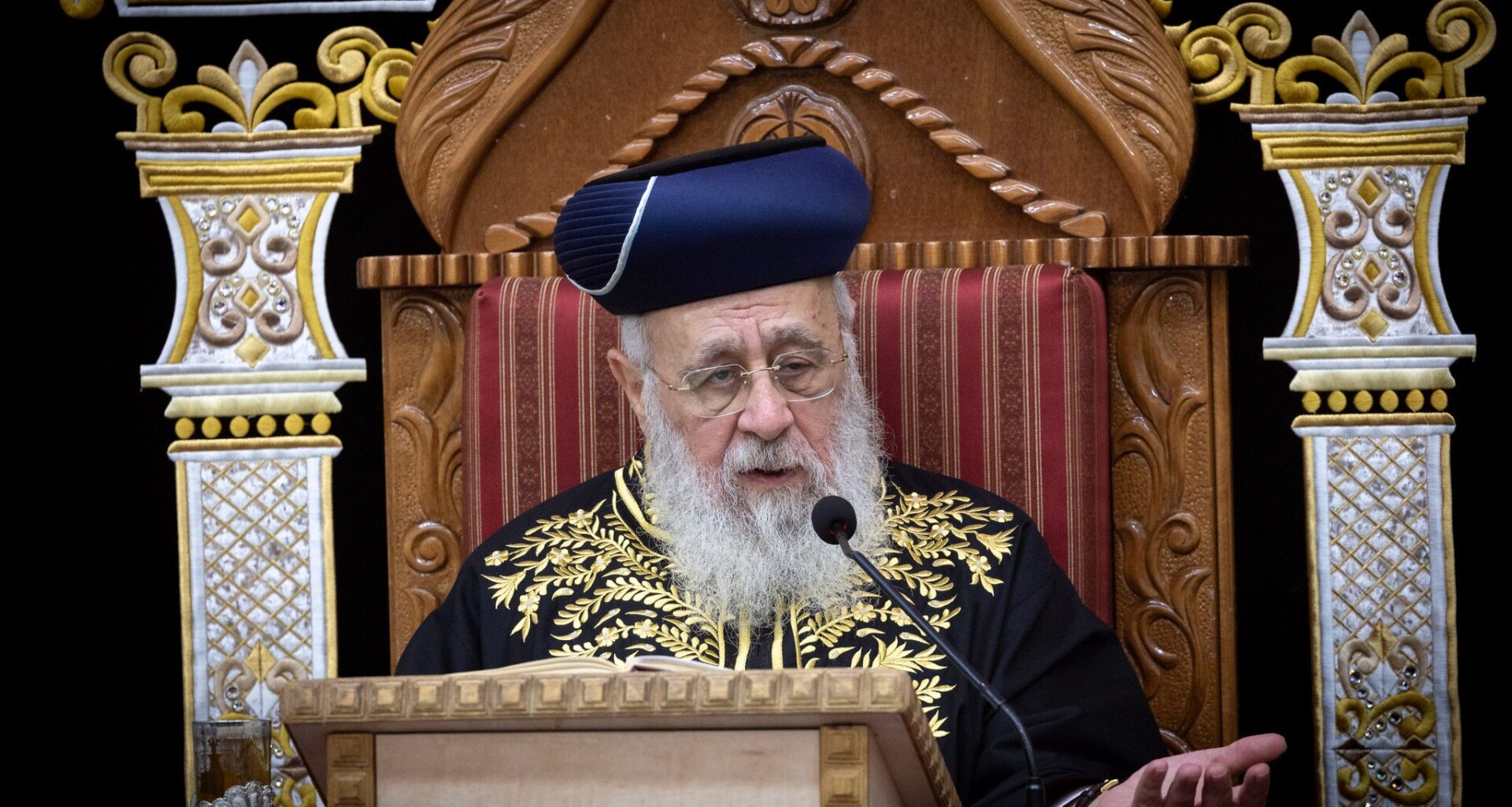 Ex-chief rabbi pans Haredi leaders for trusting 'atheist' Netanyahu on conscription bill