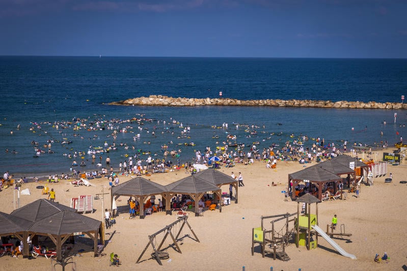 Weather experts predict shattering of records as extreme heatwave hits Israel