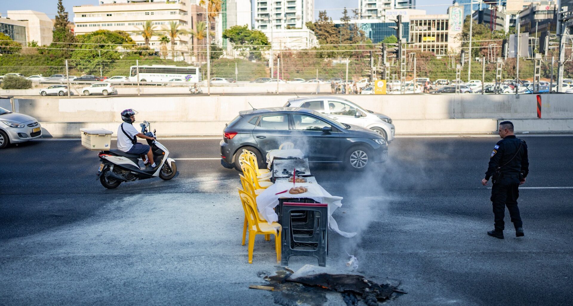Protesters block highways, demonstrate at Netanyahu home calling for hostage deal