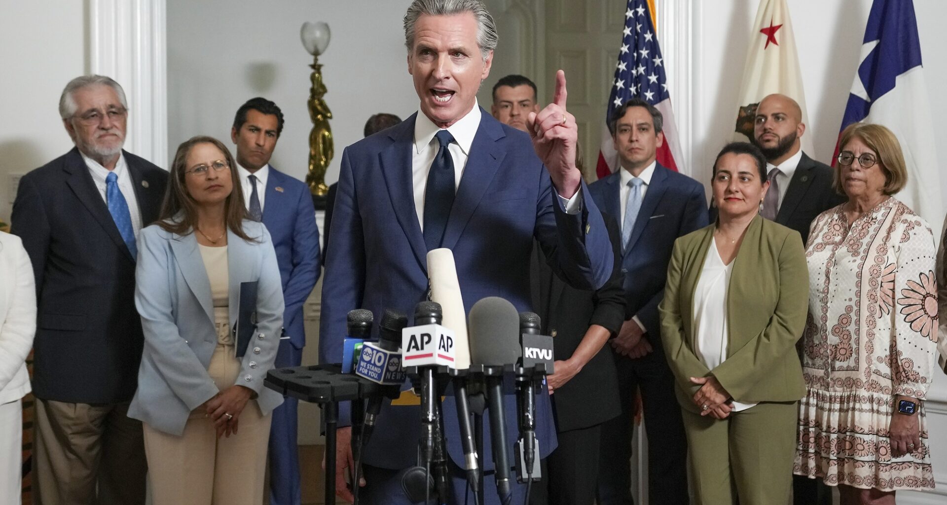 California Democrats Back Newsom Plan to Redraw Congressional Maps for 2026