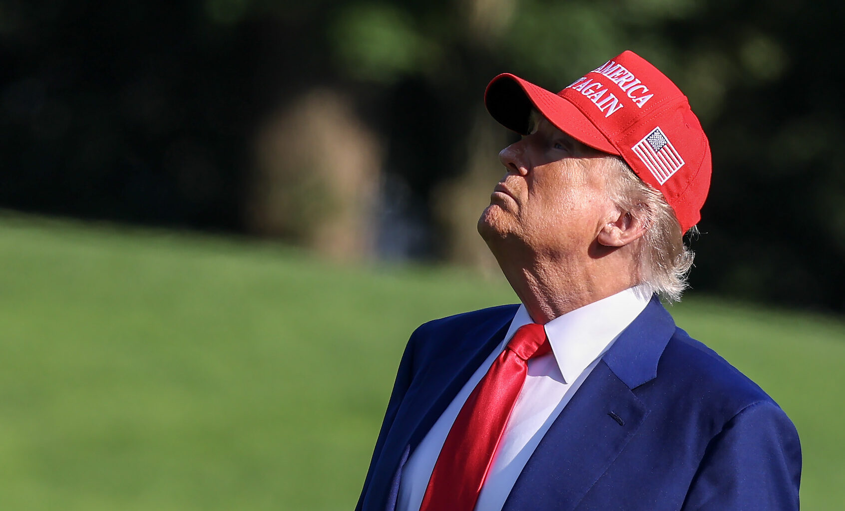 U.S. President Donald Trump looks up at the new flag on the south lawn of the White House. (Photo by Tasos Katopodis/Getty Images)