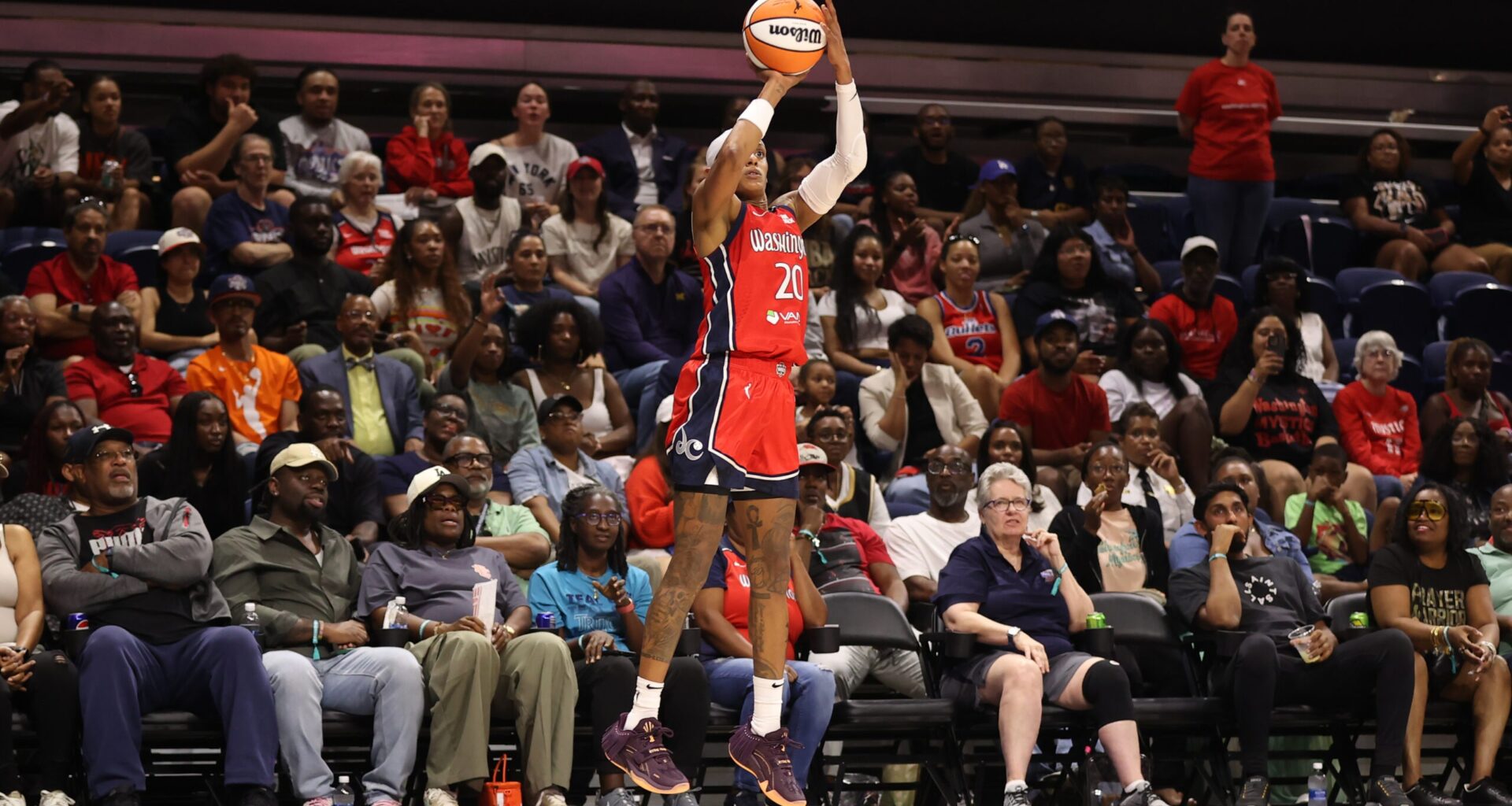 Storm acquires Brittney Sykes