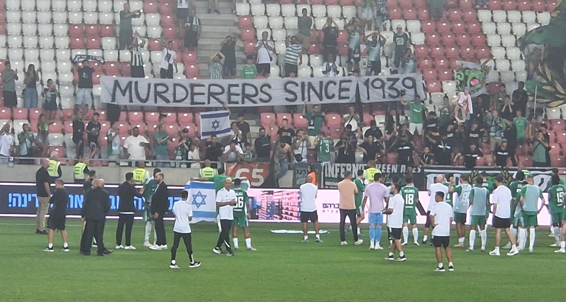 Poland condemns Israeli fans’ “murderers since 1939” banner at match against Polish club