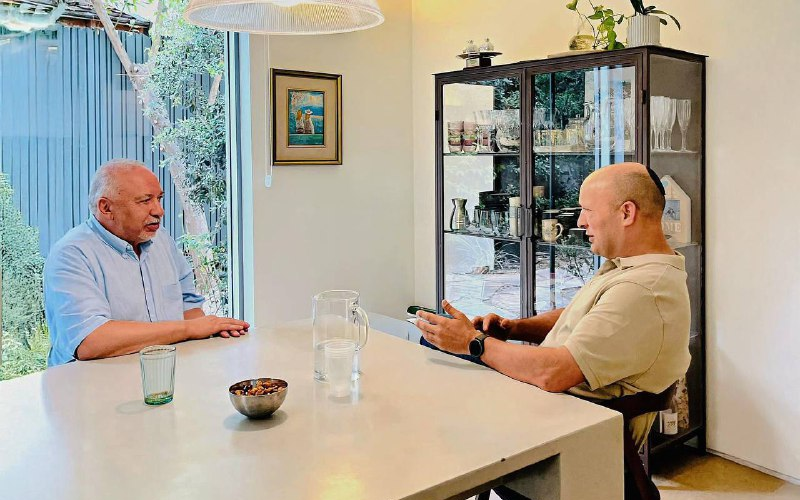 Liberman meets with Bennett, reportedly seeking to plan next government