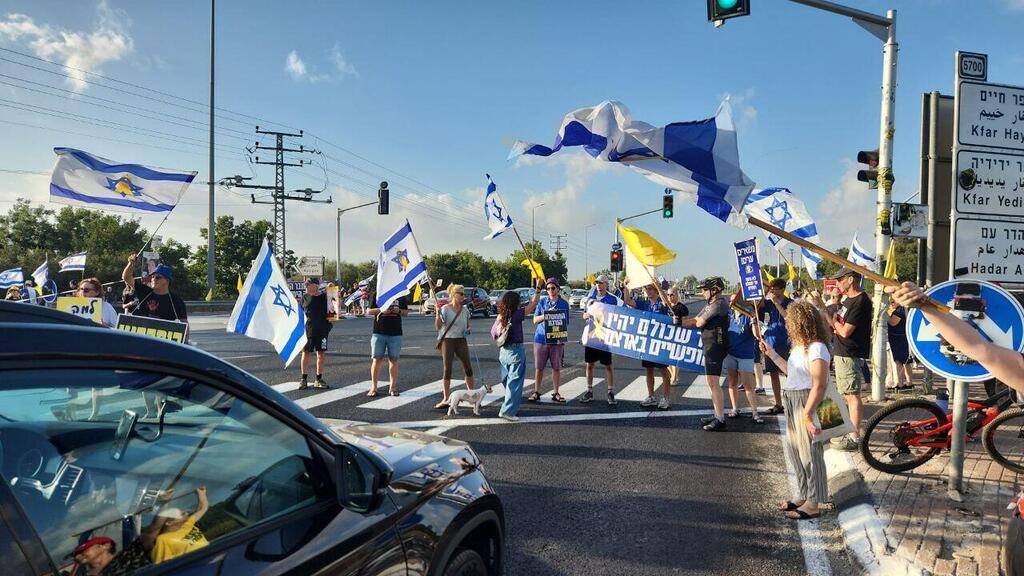 מפגינים בצומת העוגן