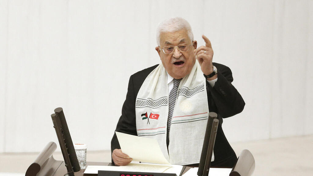 אבו מאזן בפרלמנט הטורקי