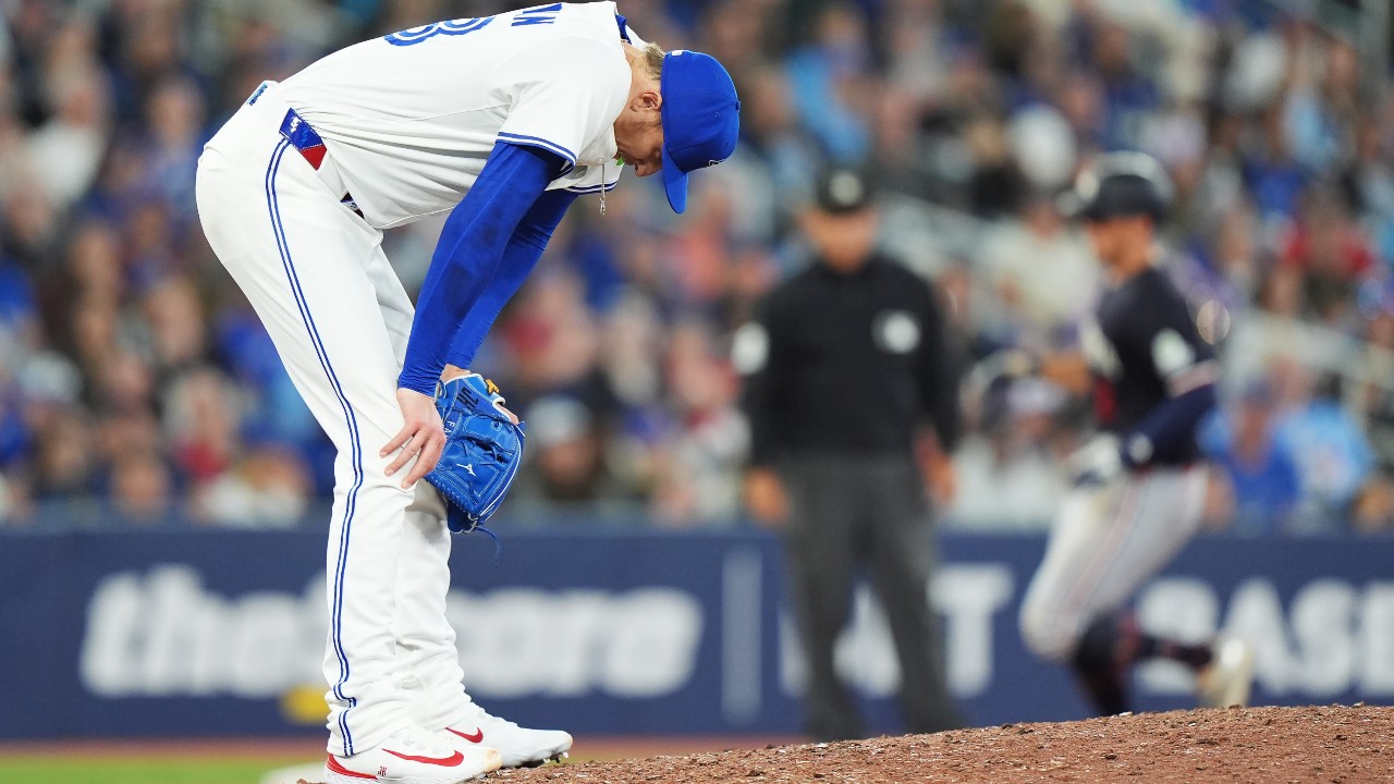 Blue Jays' bullpen implodes as winnable game slips away