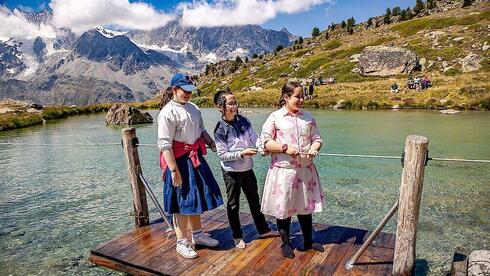 Switzerland adapts resorts for Orthodox Jewish tourists, offers kosher phone guidance