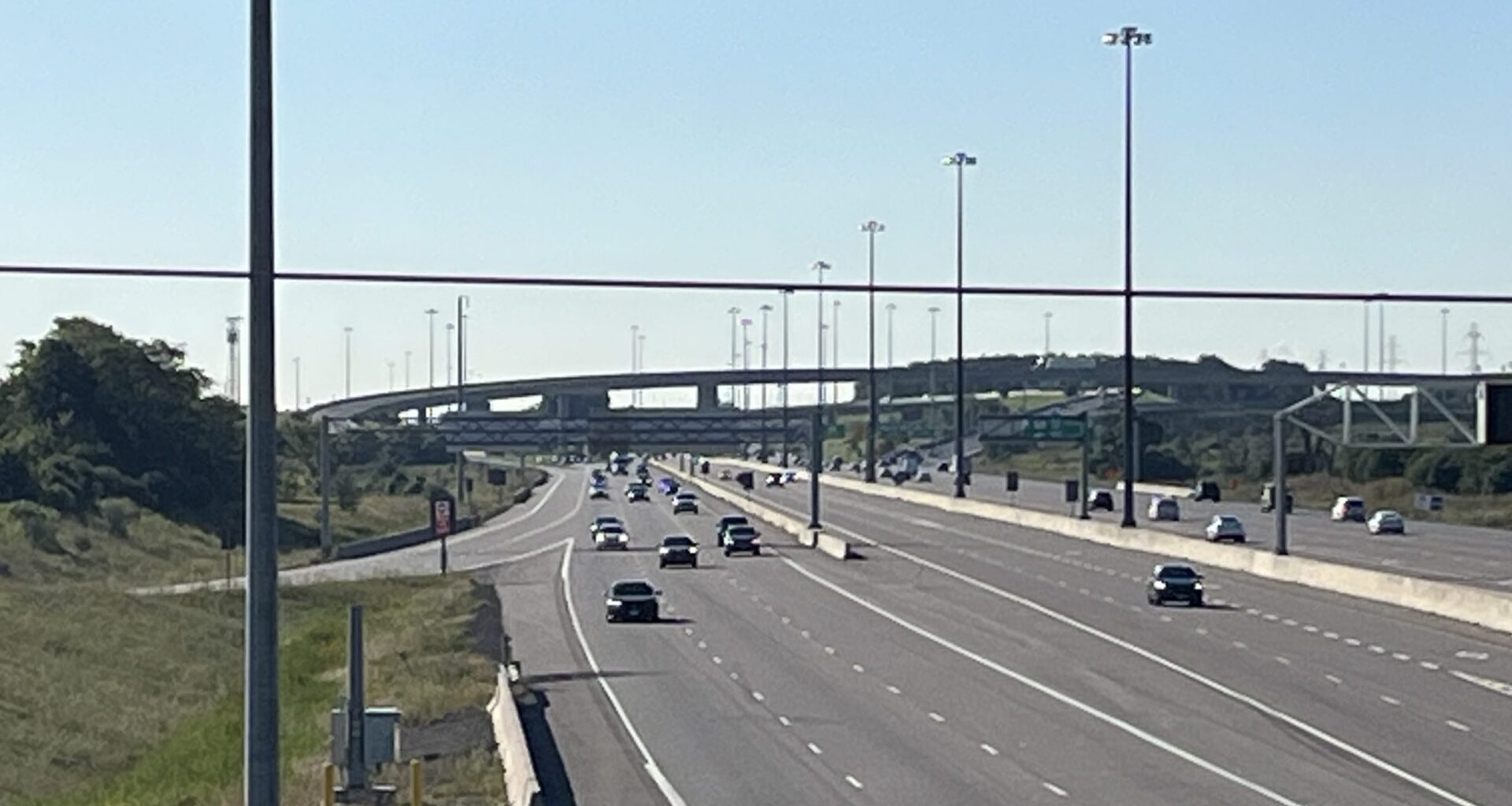 Oakville man dead after crashing into centre median on Hwy. 410
