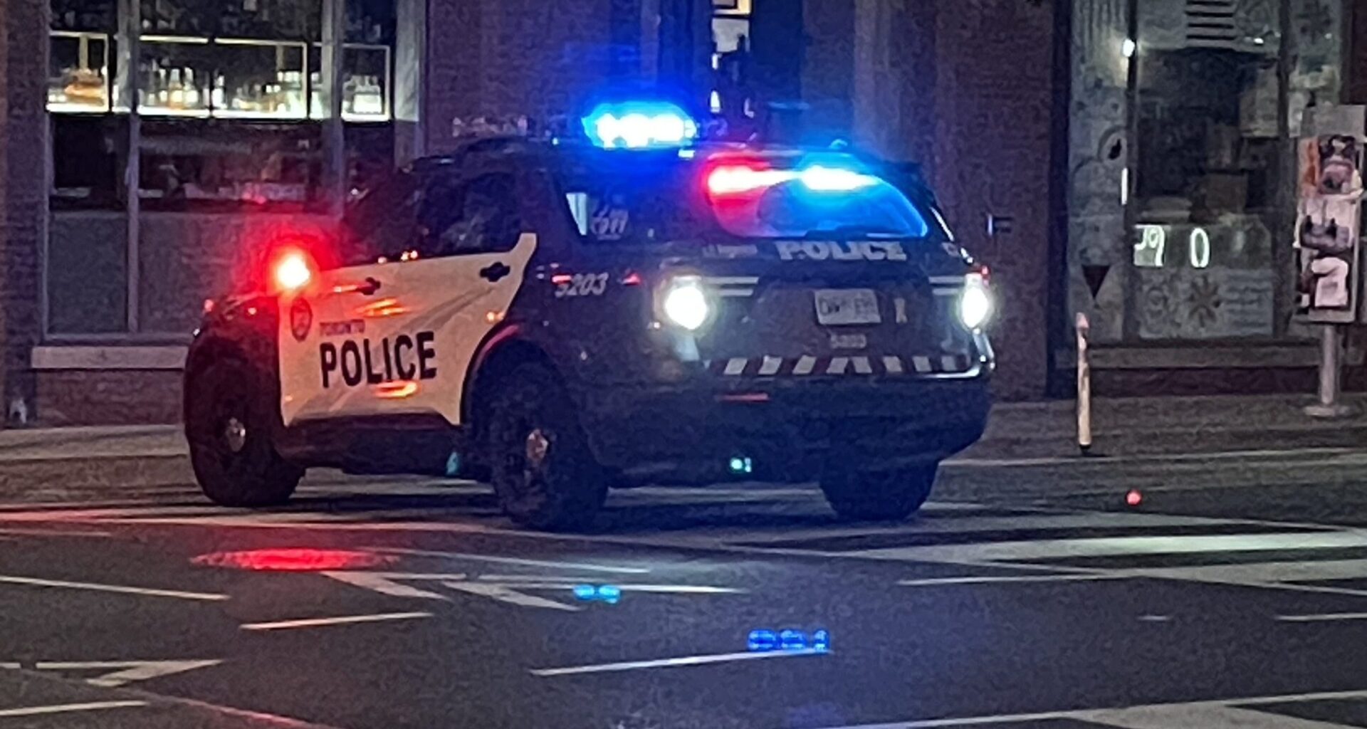 Man injured in downtown Toronto butcher knife attack