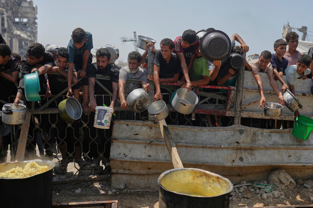 Israel prepares to move Palestinians to southern Gaza as airstrikes continue