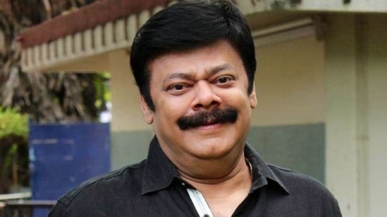 S Krishnamoorthy was known by his professional name Madhan Bob.