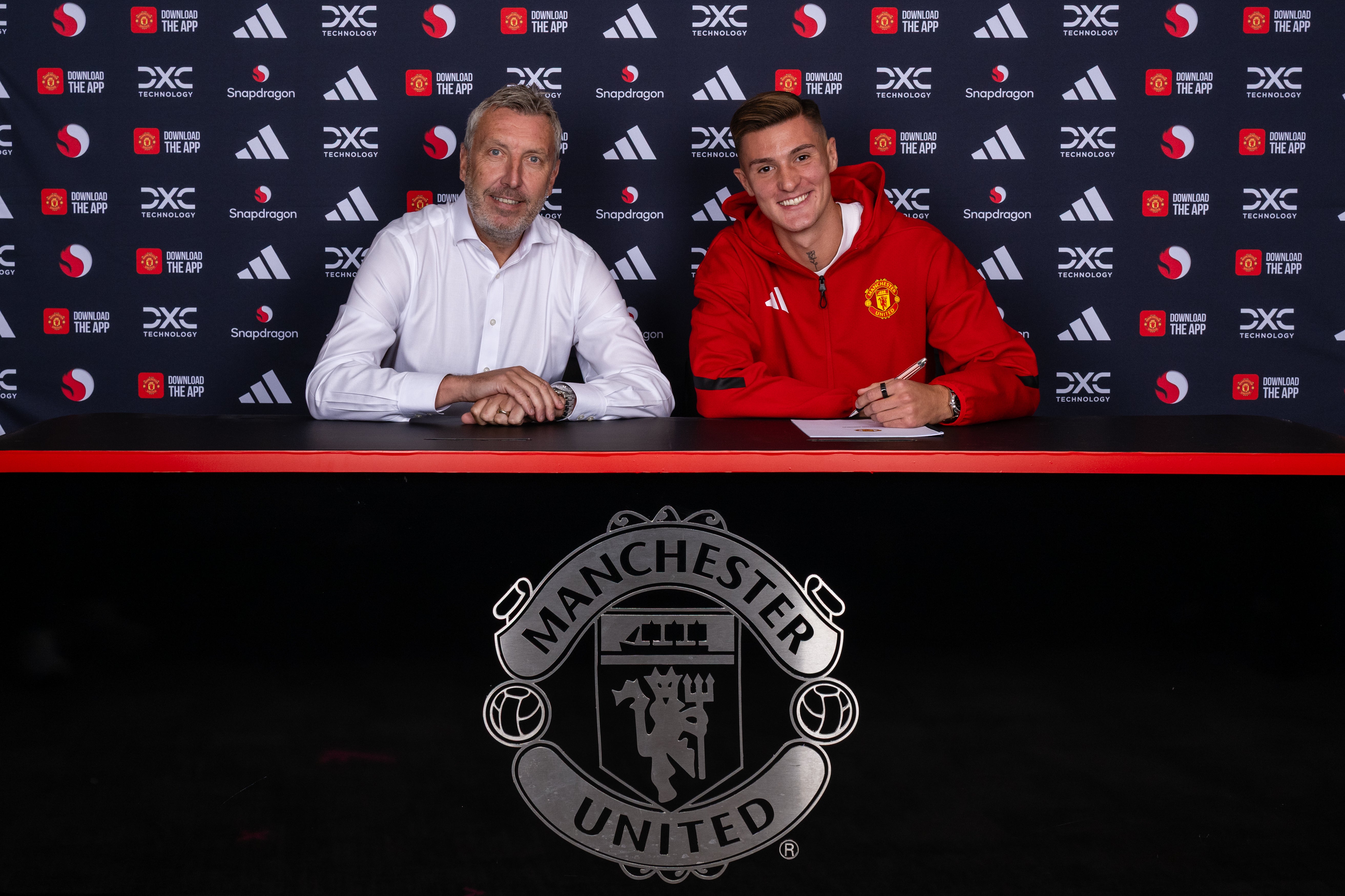 Manchester United have signed Benjamin Sesko from RB Leipzig