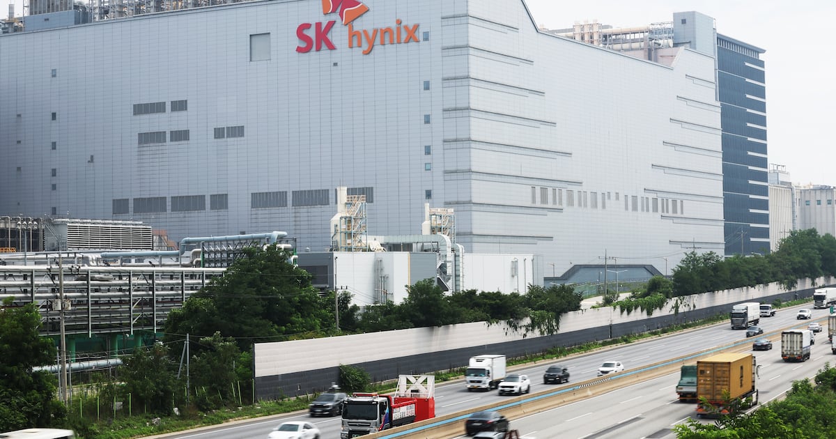 South Korea Inc posts 8% profit rise—but only thanks to SK Hynix - 조선일보