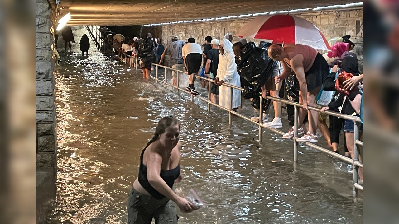Flash flooding hits southeast Wisconsin