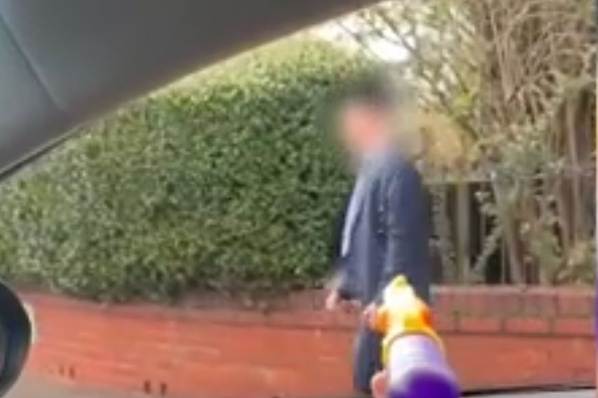Police investigate after video of men spraying water at Orthodox Jews