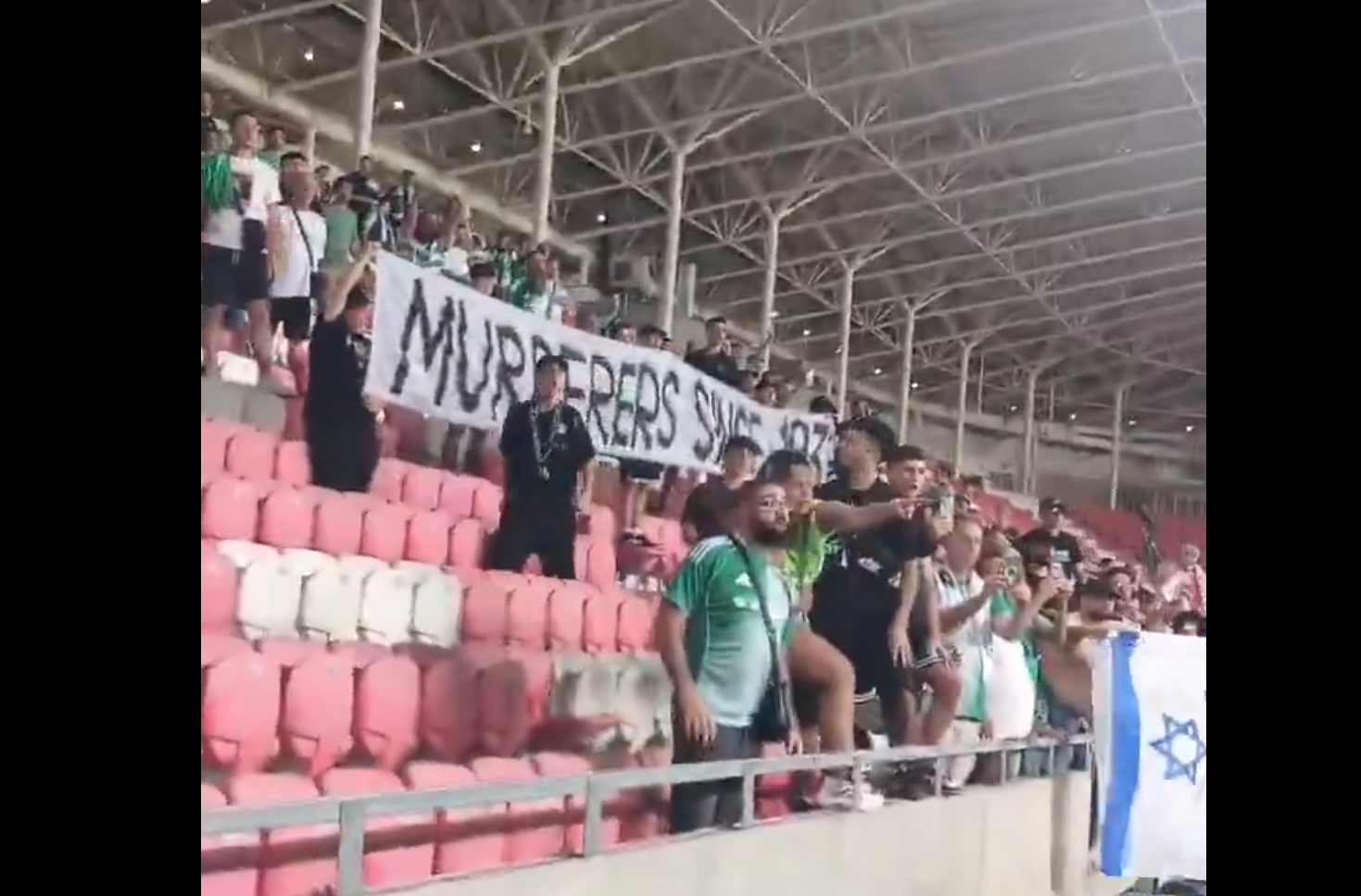 Outrage as Maccabi Haifa fans hold 'Murderers since 1939' sign at match vs. Polish club