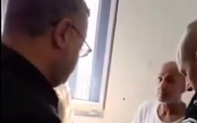 Ben Gvir filmed visiting cell of Palestinian terror convict Barghouti, taunting him