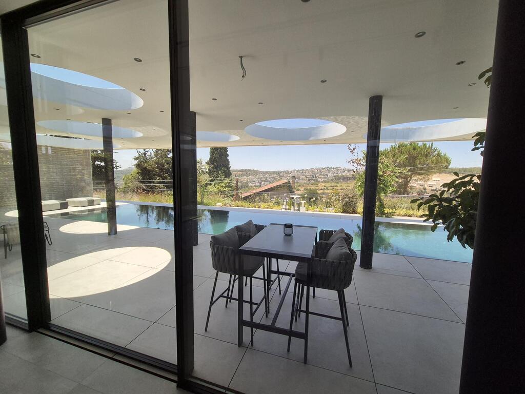 בריכה בעיצוב דני ישראלוביץ