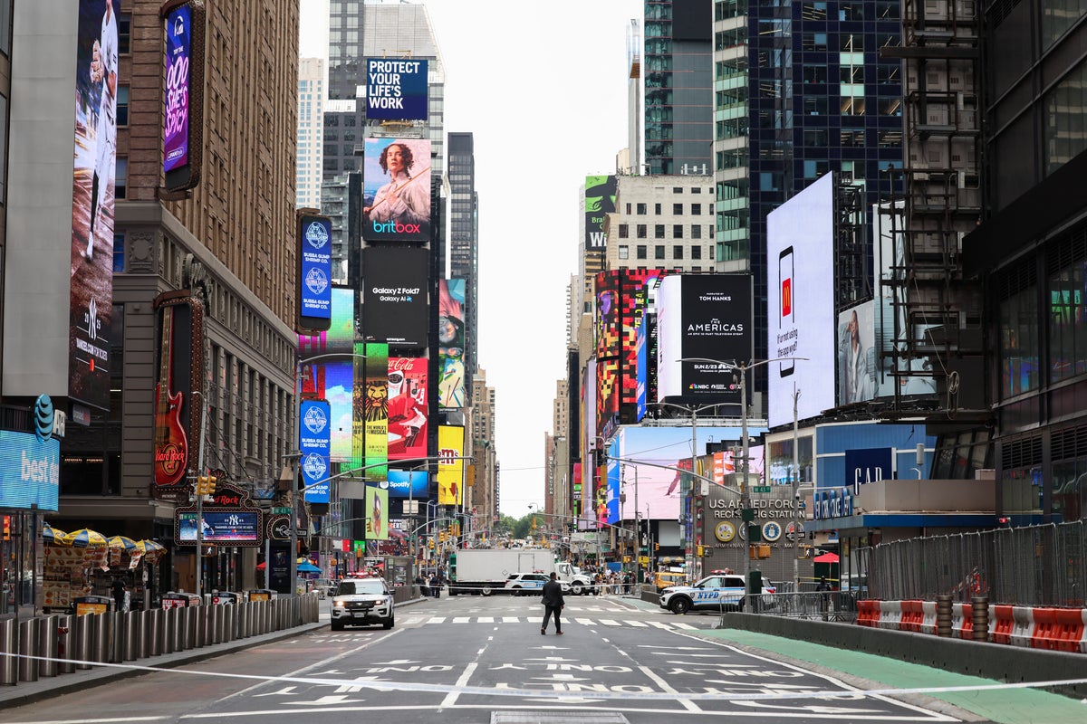 Suspicious package that shut down Times Square deemed ‘non hazardous’ after bomb squad probe