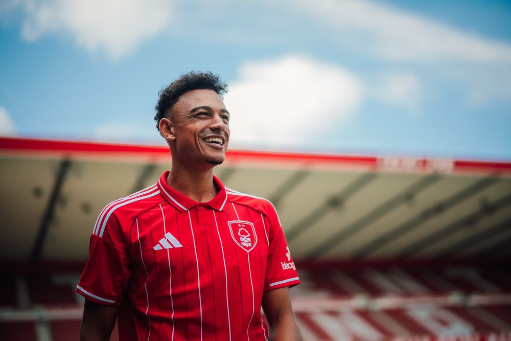 Gallery: Ndoye checks in on Trentside 📸 - Nottingham Forest FC