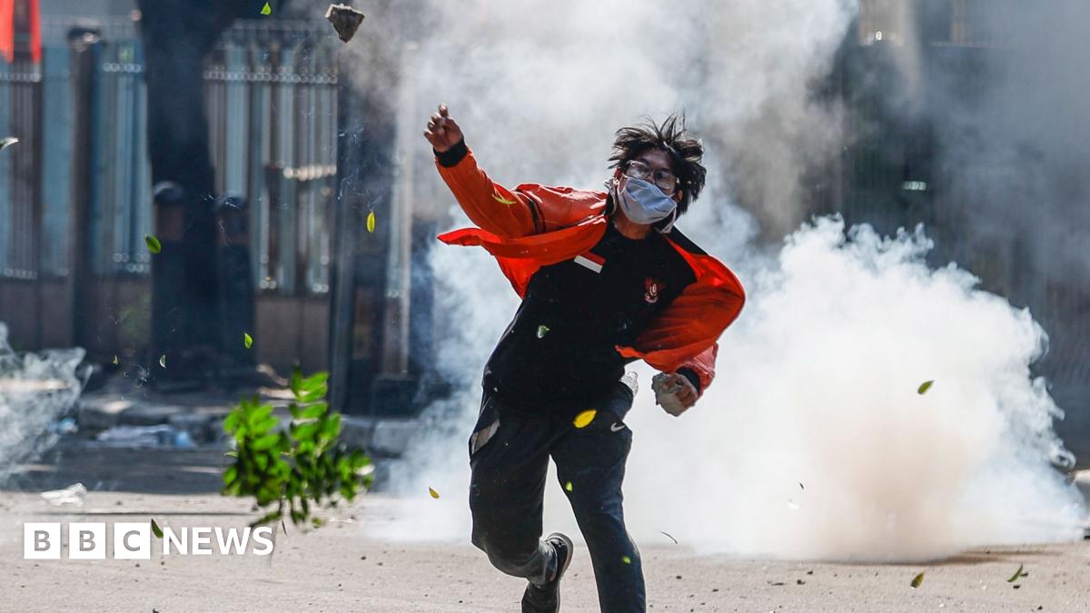 Protests erupt across Indonesia after ride-share driver killed in demonstration