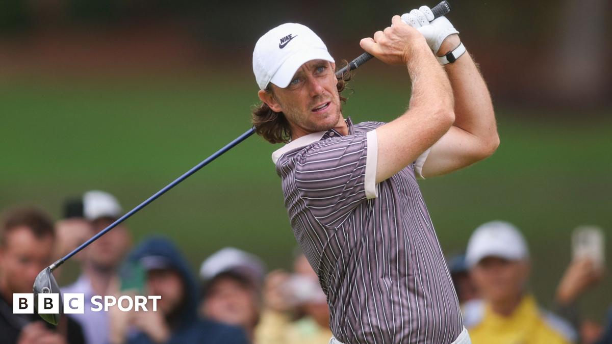 England women lift trophy