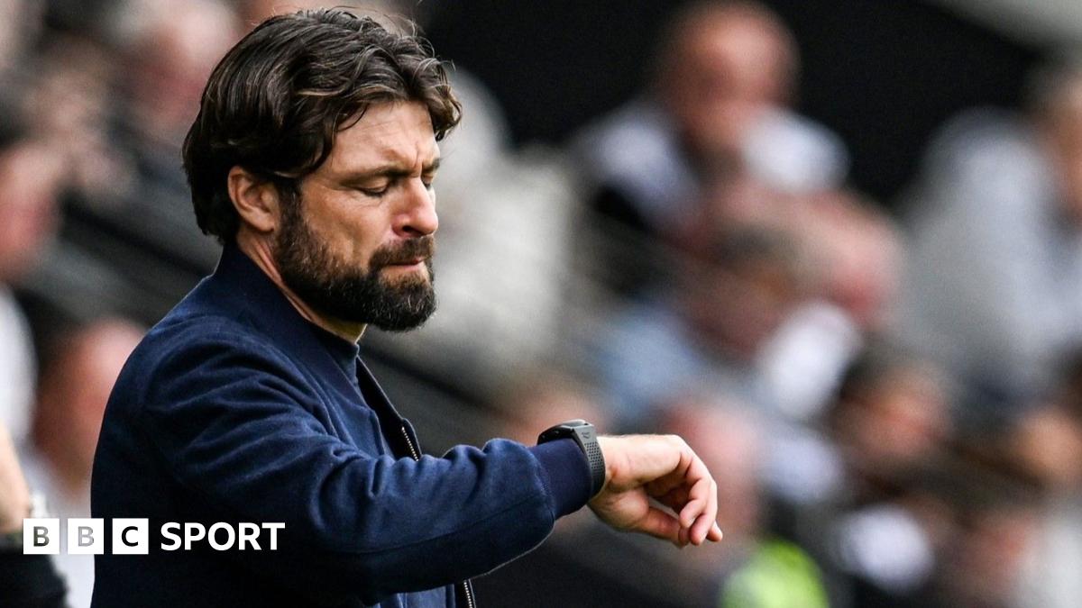 England women lift trophy