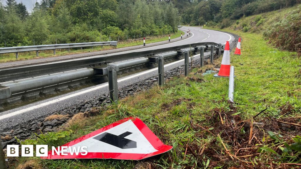 Three teenagers killed in Highlands crash