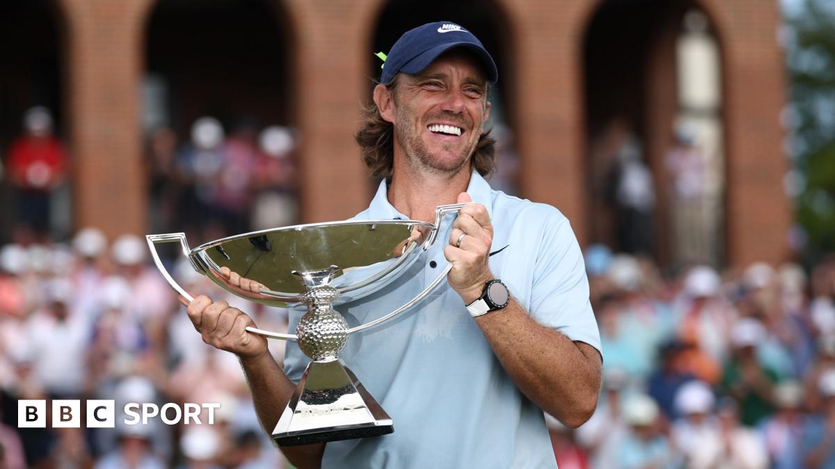 England women lift trophy