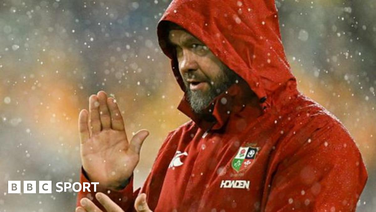 Maro Itoje holding a trophy