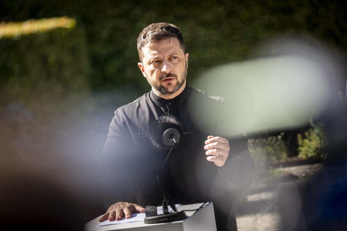 Ukraine Ready for Peace, Won’t Cede Territory to Russia