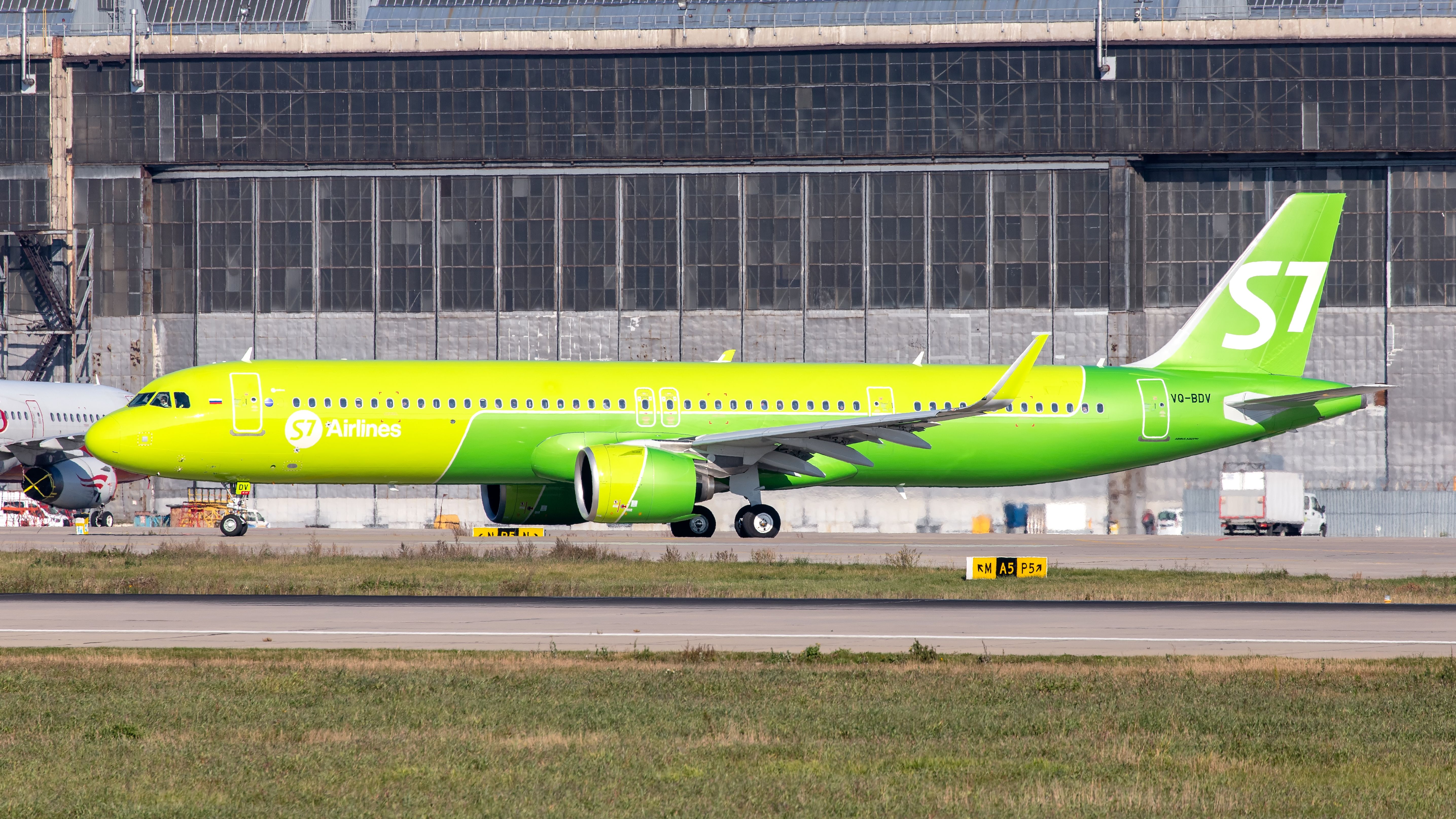 S7 Airlines Airbus A321neo at DME shutterstock_2060120684