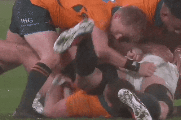 Dan Sheehan makes contact to Tom Lynagh’s head at a ruck.