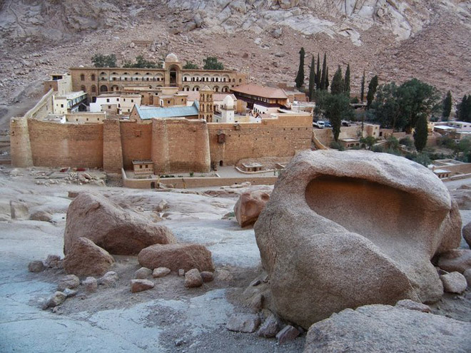 A THANKING LETTER FROM THE SINAI FATHERS TO HIS BEATITUDE THE PATRIARCH OF JERUSALEM THEOPHILOS III - Jerusalem Patriarchate