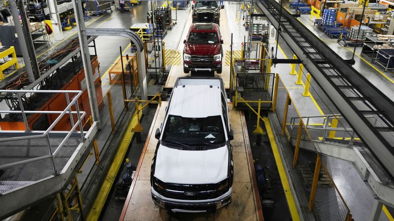 Whitmer is trying to leverage her relationship with Trump again — this time on tariffs and Medicaid