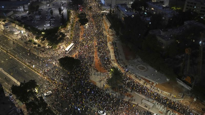 Israeli protesters push harder for hostage deal as divide with Netanyahu deepens