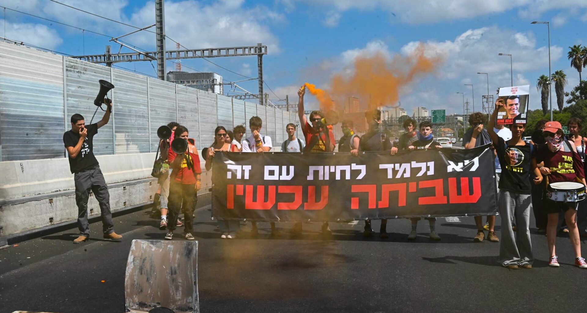 High schoolers block traffic, burn desks on Ayalon in protest for hostage deal - The Times of Israel
