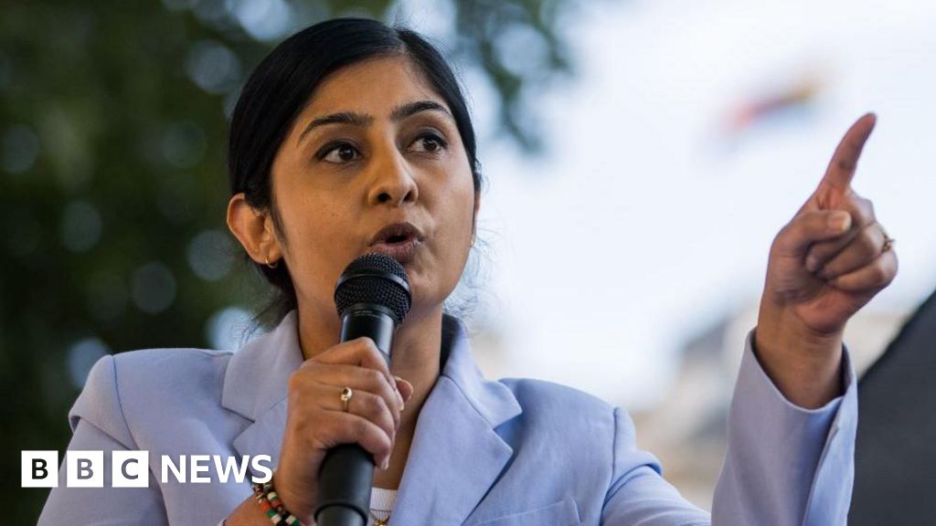 Corbyn 'capitulated' on antisemitism definition