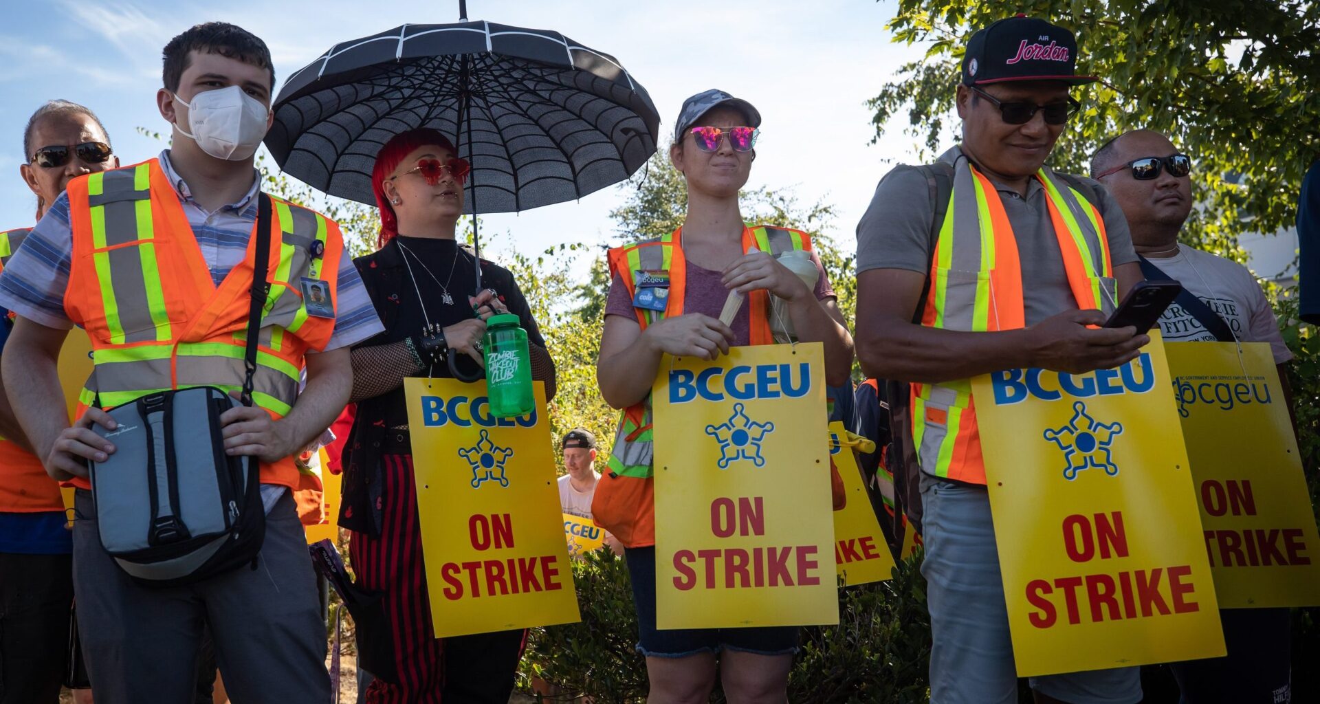 B.C. public sector workers approve strike, union gives 72-hour notice