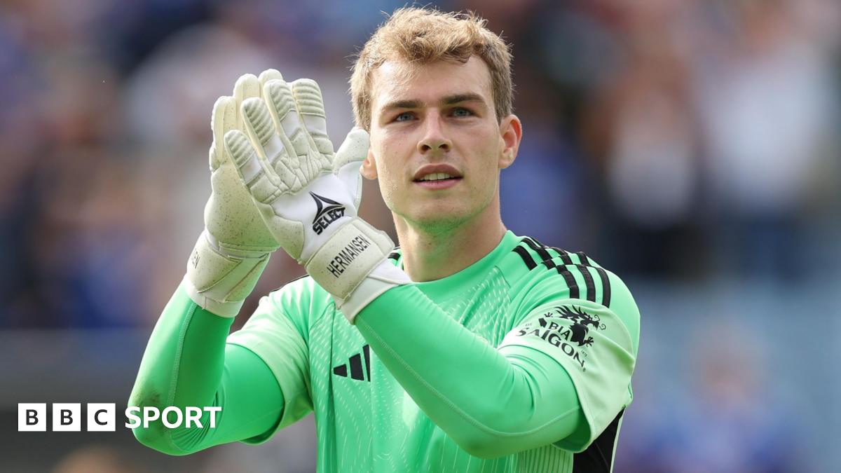 Maro Itoje with Lions fans