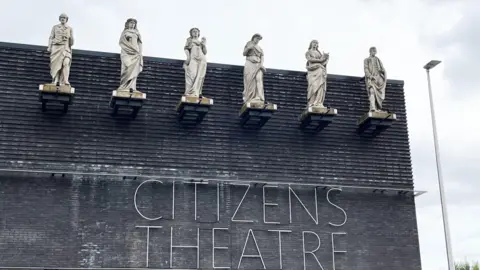 Photo of the six statues