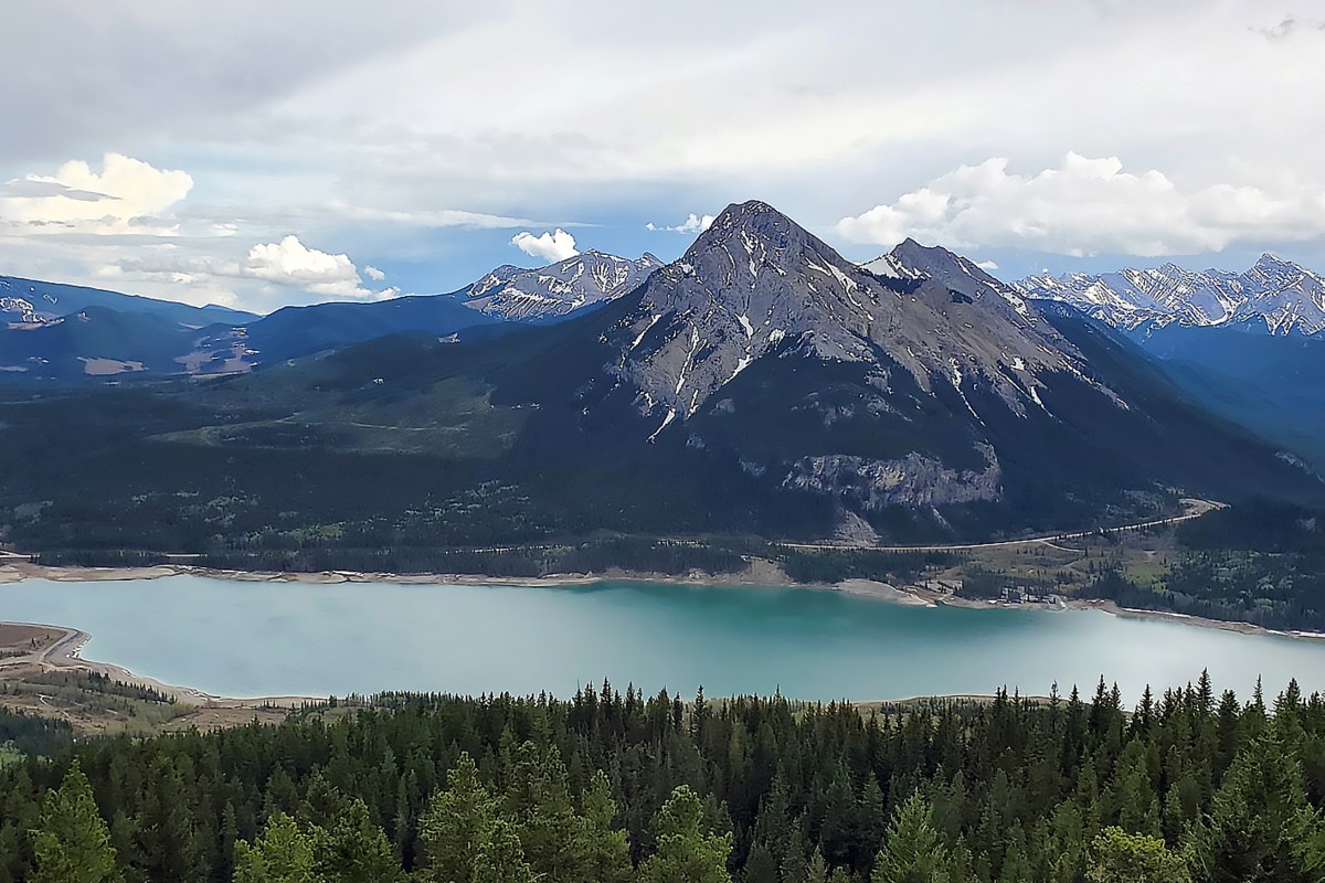 One missing, one dead after canoe capsizes in Kananaskis
