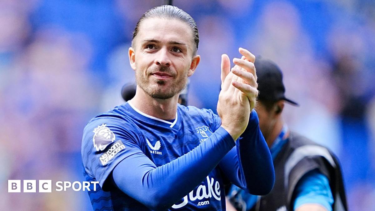 England women lift trophy