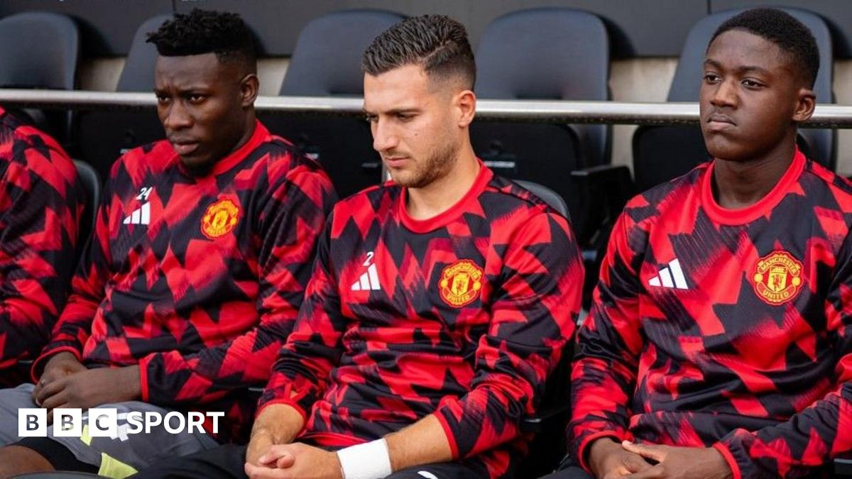 Manchester United midfielder Kobbie Mainoo and goalkeeper Andre Onana sitting on the bench at Fulham
