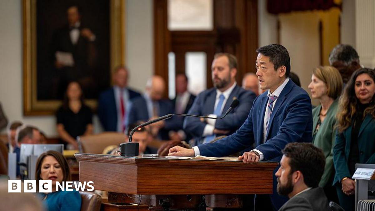 Texas state lawmakers huddle in the House chamber