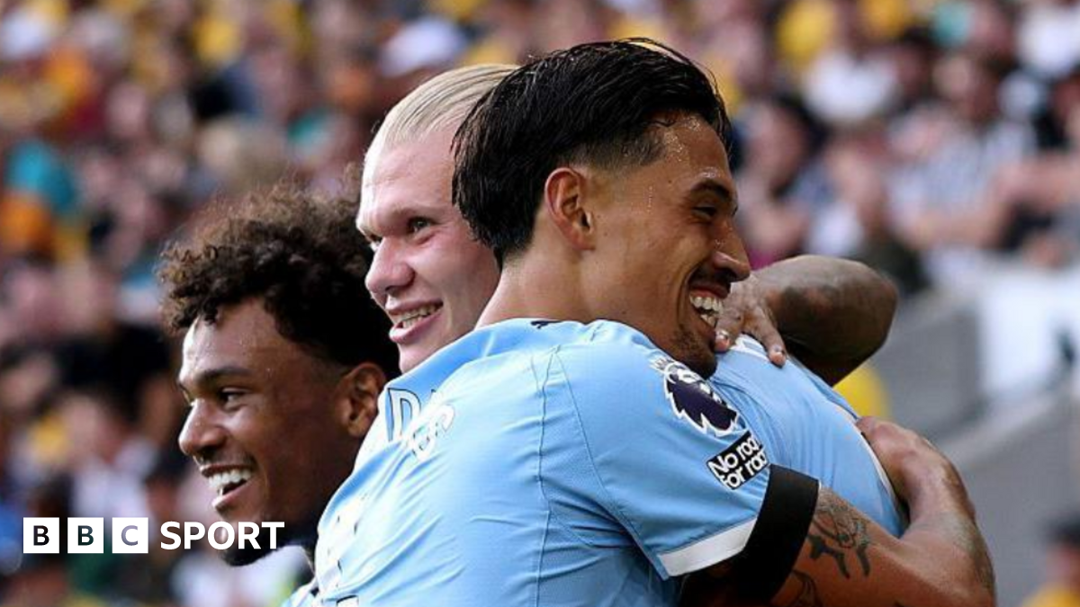 Tijjani Reijnders shrugs in celebration