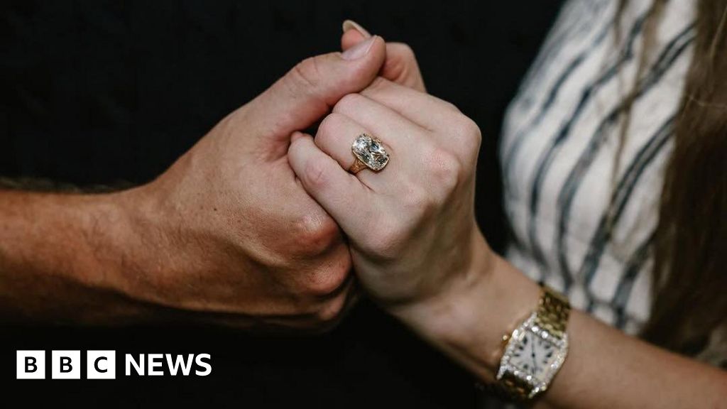 Taylor Swift's giant engagement ring, and the celebrity trend for big rocks